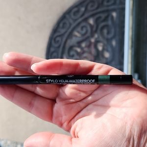 Chanel Stylo yeux waterproof eyeliner in 46 Vert emeraude.